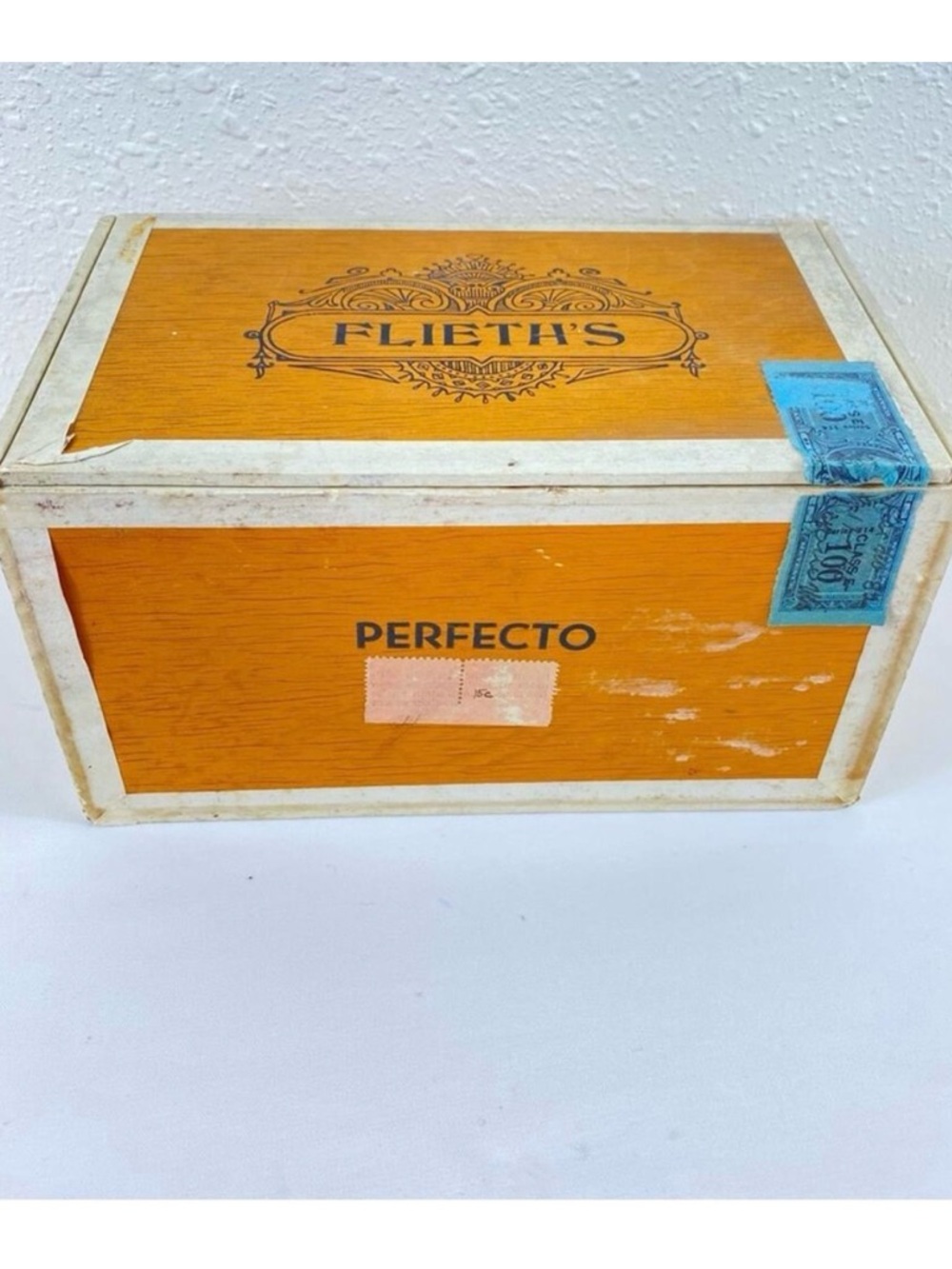 Vintage Flieth’s Havana Blend Wooden Cigar Box Milwaukee Wisconsin‎